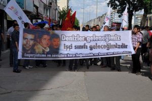 Emek gen&ccedil;liği deniz gezmiş ve arkadaşları i&ccedil;in y&uuml;r&uuml;d&uuml;