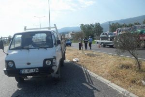 Edremit'te kamyonet yayaya &ccedil;arptı: 1 ağır yaralı