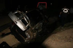 Viyad&uuml;kten u&ccedil;an otomobilin s&uuml;r&uuml;c&uuml;s&uuml; &ouml;ld&uuml;
