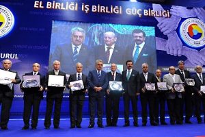 TOBB genel kurulunda Yıldırım'a plaket