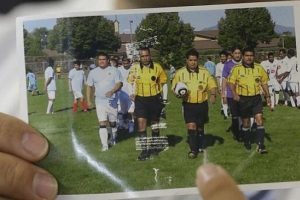 Futbolcu yumruğu hakemi &ouml;ld&uuml;rd&uuml;