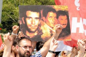 Dolmabah&ccedil;e'de Denizler'i andılar