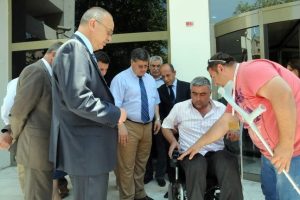İki ayağını kaybeden iş&ccedil;iye  sevindiren hediye