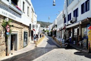 Bodrum evleri beyaz ve mavi rengiyle yaşatılacak
