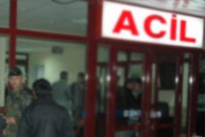 &Uuml;zerine kapı devrilen 5 yaşındaki &ccedil;ocuk &ouml;ld&uuml;
