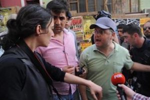 Polis 3 kadın gazeteciyi darp etti