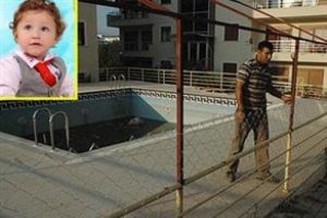 Havuza d&uuml;şen &ccedil;ocuk yaşamını yitirdi