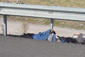 Yol kenarında esrarengiz ceset