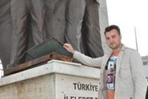 Atat&uuml;rk'e b&uuml;y&uuml;k saygısızlık