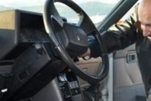 &Ccedil;alınan otomobiline 7 yıl sonra kavuştu