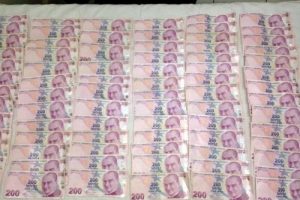 &Ccedil;aldığı parayı bankaya yatırmak isteyince...