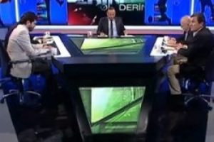 Ahmet &Ccedil;akar canlı yayında sigara i&ccedil;ti