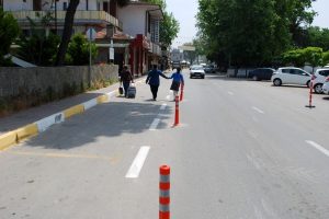 Mudanya'da Halitpaşa Caddesi b&ouml;l&uuml;nd&uuml;