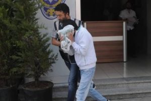Maskeli b&uuml;fe soyguncuları yakalandı