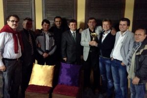 &Ccedil;arşılı k&ouml;pr&uuml;de tavla turnuvası