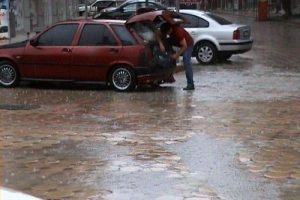 Yağmura hazırlıksız yakalandılar