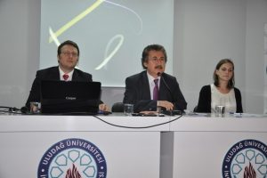 T&uuml;rk- Ermeni ilişkilerine akademik yorum