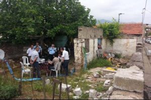 Talihsiz &ccedil;ocuk yıkılan duvarın altında kaldı