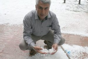 15 dakikada ortalık beyaza b&uuml;r&uuml;nd&uuml;