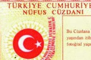 Erkek bebeğe pembe kimlik verildi
