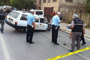 Alkoll&uuml; s&uuml;r&uuml;c&uuml; polis memuruna &ccedil;arptı
