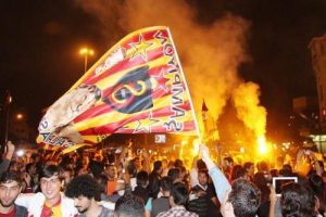 Galatasaray taraftarları Taksim'de kutlama yaptı!
