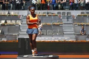 Serena Williams Maria Sharapova'yı yenerek şampiyon