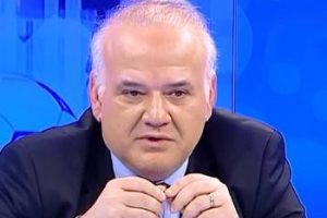 Ahmet &Ccedil;akar'dan &ccedil;ok sert derbi yorumu