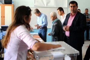 Se&ccedil;ilemeyen liderler istifa etti