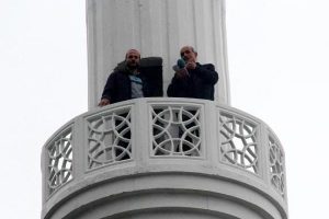 "Minareye &ccedil;ık, &ouml;z&uuml;r dile, paranı verelim"