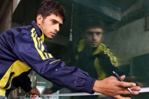 Reyhanlı'da camcılar gece g&uuml;nd&uuml;z &ccedil;alışıyor