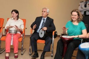 Bozbey darbuka ile stres attı