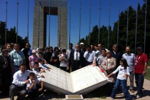 Alperenler şehitlikleri gezdi