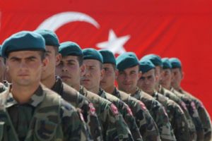 Kosovalı G&ouml;rme Engelliler Derneği'ne T&uuml;rk Askeri sahip &ccedil;ıktı