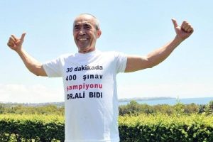 Yarım saatte 400 şınav ve 50 &ouml;ğrenciye burs