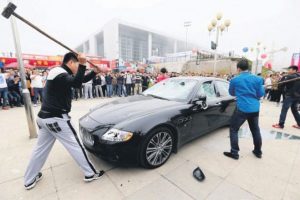 Maserati'yi parampar&ccedil;a ettiler
