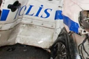 Polis aracı şarampole yuvarlandı: 1 şehit