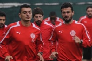 Antalyaspor'da oyuncular laktak tesinden ge&ccedil;ti
