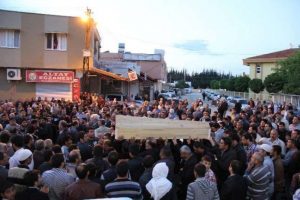 Reyhanlı'da &ouml;lenler toprağa veriliyor