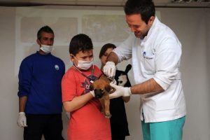İlkokul &ouml;ğrencilerine hayvan sevgisi aşılandı