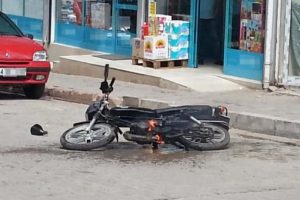 Motosikletini bırakıp ka&ccedil;tı