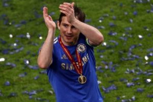 Lampard yuvada kaldı!