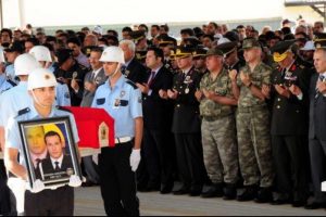 Şehit polis g&ouml;zyaşlarıyla son yolculuğuna uğurlandı