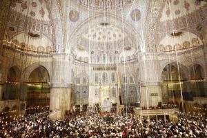 Regaip Kandili'nde eller dua i&ccedil;in a&ccedil;ıldı
