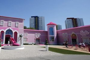 'Barbie' oyuncak olmaktan &ccedil;ıktı, 'r&uuml;ya evleri' a&ccedil;ılıyor