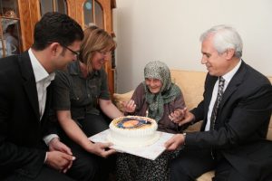 Ayşe Nine 100.yaşını b&ouml;yle kutladı