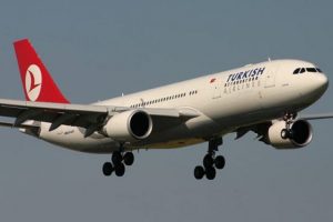 THY u&ccedil;ağına ikram y&uuml;kleme aracı &ccedil;arptı