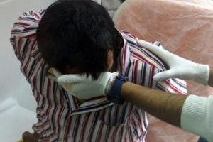 Akıl hastasına gaz bombalı m&uuml;dahale