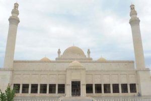 Azerbaycan'ın en eski camii ibadete a&ccedil;ıldı