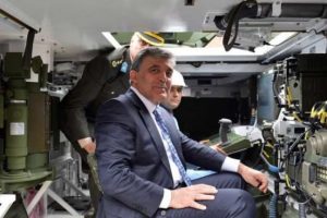 Cumhurbaşkanı G&uuml;l tank kullandı
